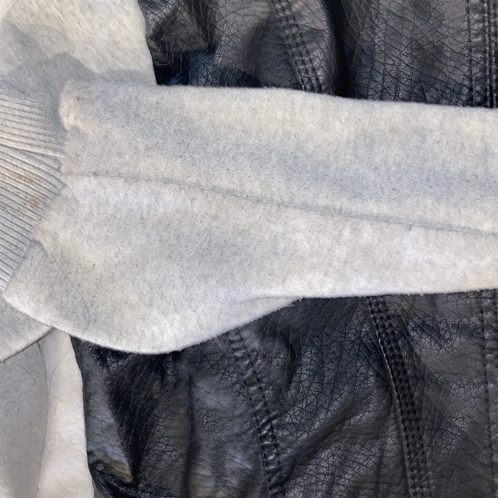 Leather jacket - Picture 5 of 7